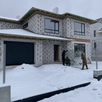 Остекление загородного дома пластиковыми окнами